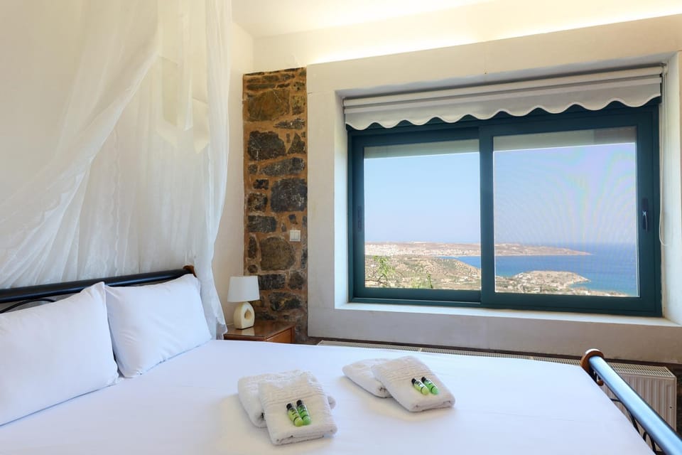 Bed, Bedroom, Sea view, towels