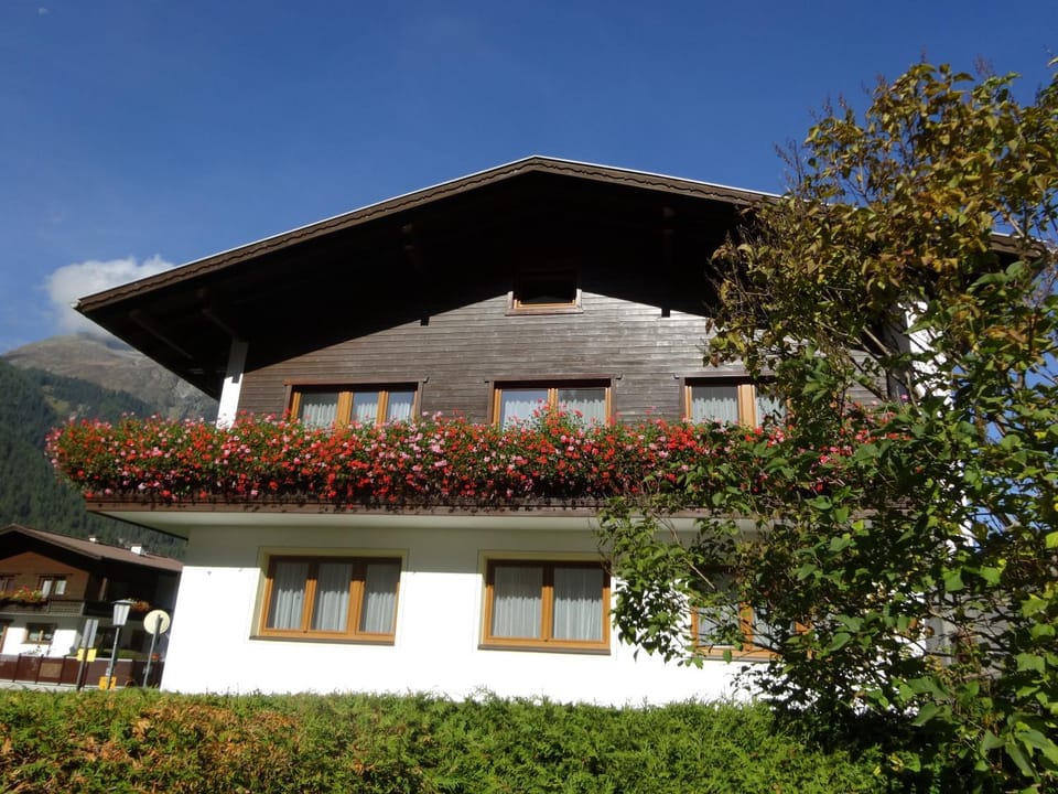 Property building, Summer, Balcony/Terrace, Garden view, Mountain view