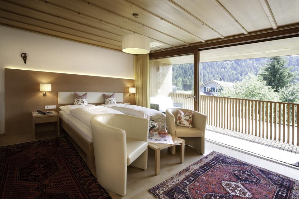 Balcony/Terrace, Bedroom, Garden view, Mountain view