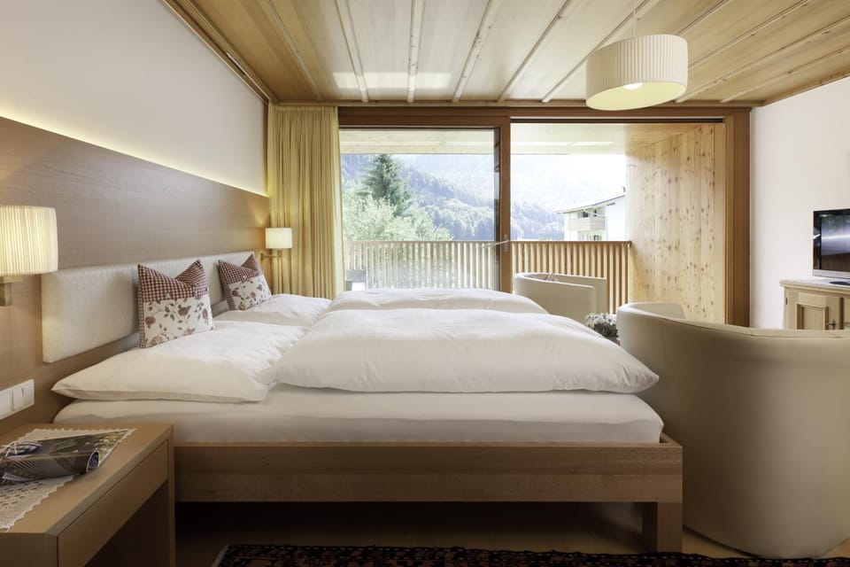 Bed, Garden view, Mountain view