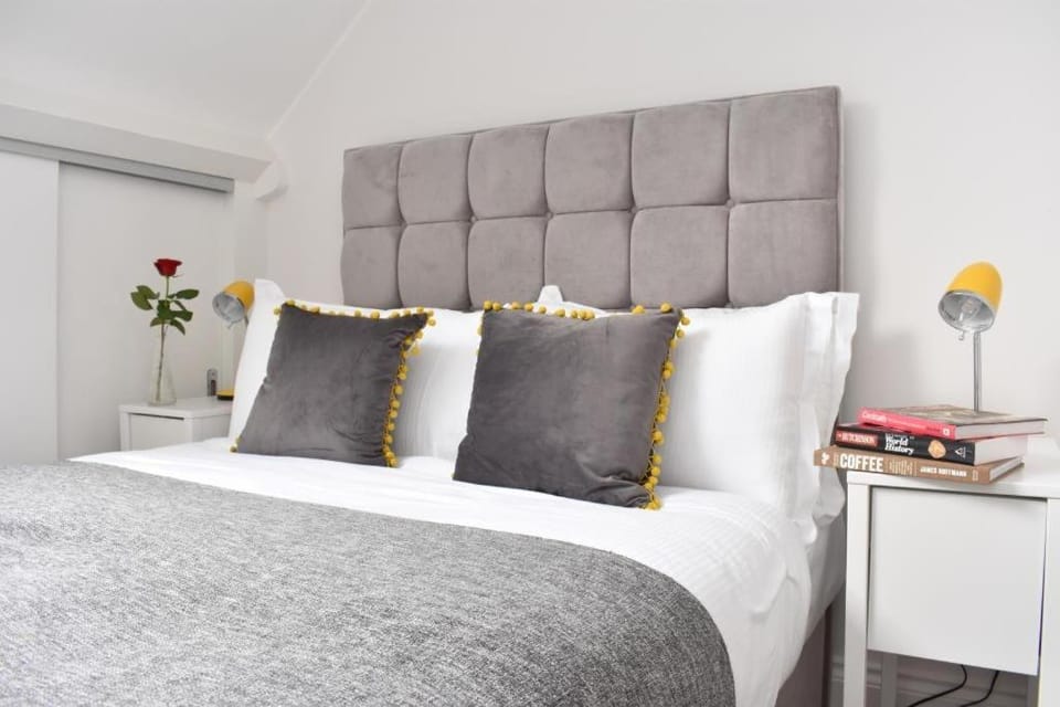 Apt 3, Opera House ensuite 4th Floor by Indigo Flats Apartment in City of Westminster