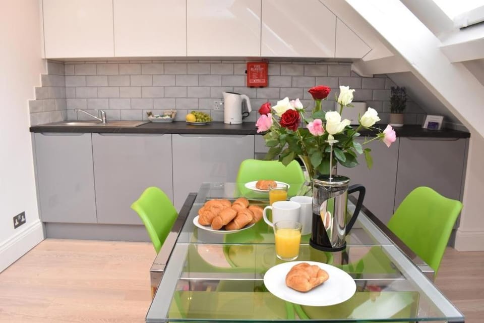 Apt 3, Opera House ensuite 4th Floor by Indigo Flats Apartment in City of Westminster