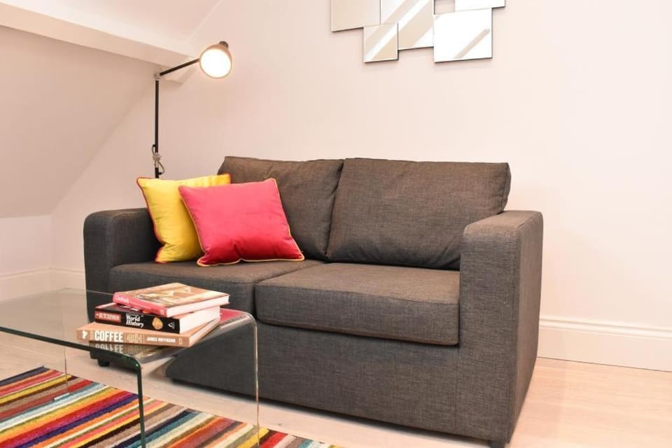 Apt 3, Opera House ensuite 4th Floor by Indigo Flats Apartment in City of Westminster