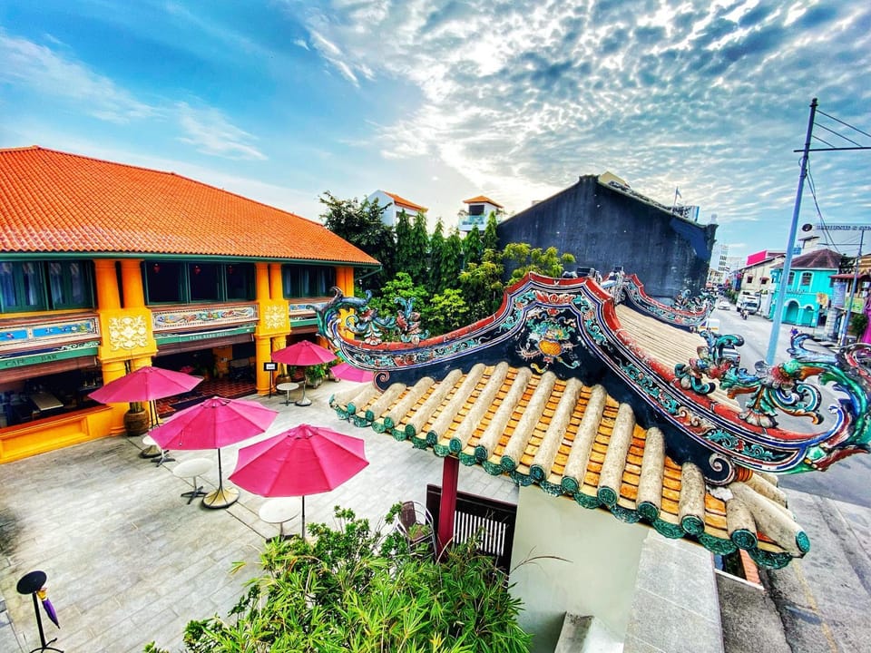 Property building, Nearby landmark, Restaurant/places to eat, Facade/entrance, Property logo or sign, Banquet/Function facilities, Decorative detail, Street view, Inner courtyard view