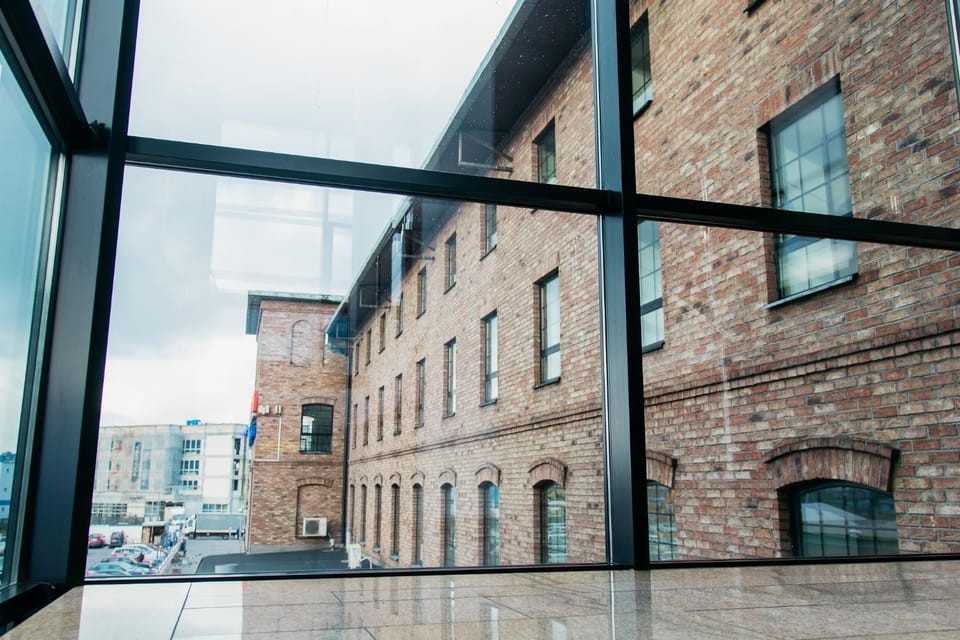 Property building, Day, City view, Location