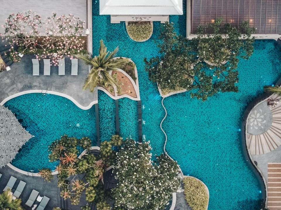 Bird's eye view, Pool view