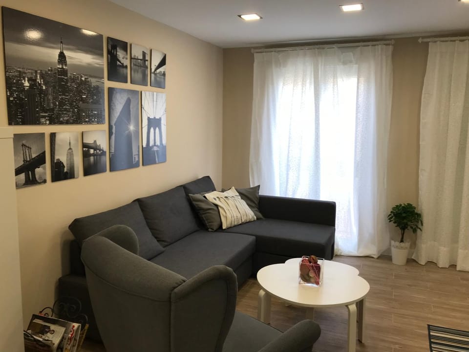 TV and multimedia, Living room, Decorative detail, Area and facilities