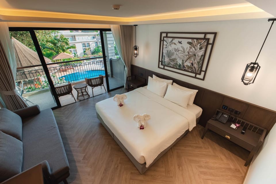 Bed, Bedroom, Pool view