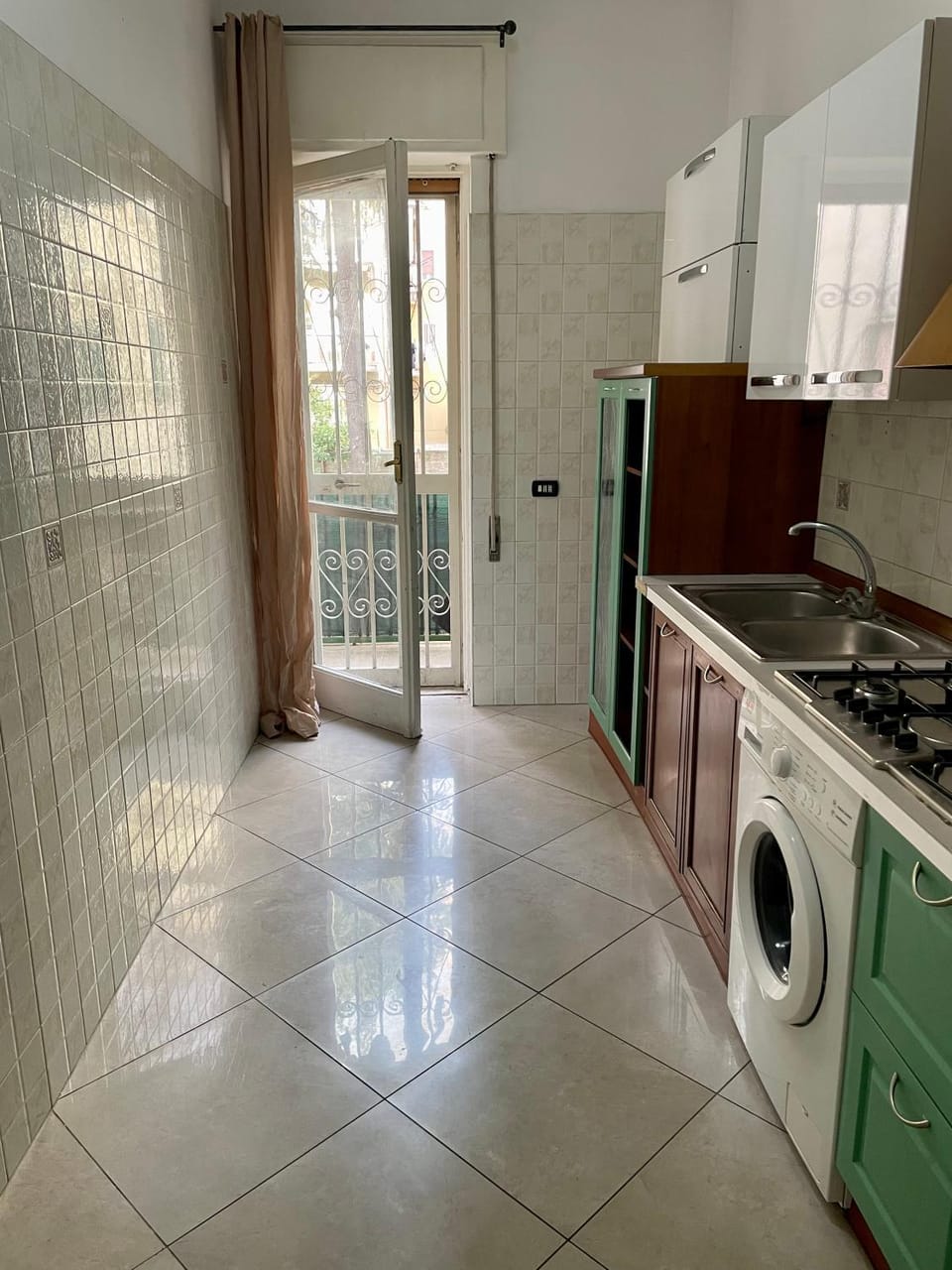 Balcony/Terrace, Kitchen or kitchenette, stove, washing machine