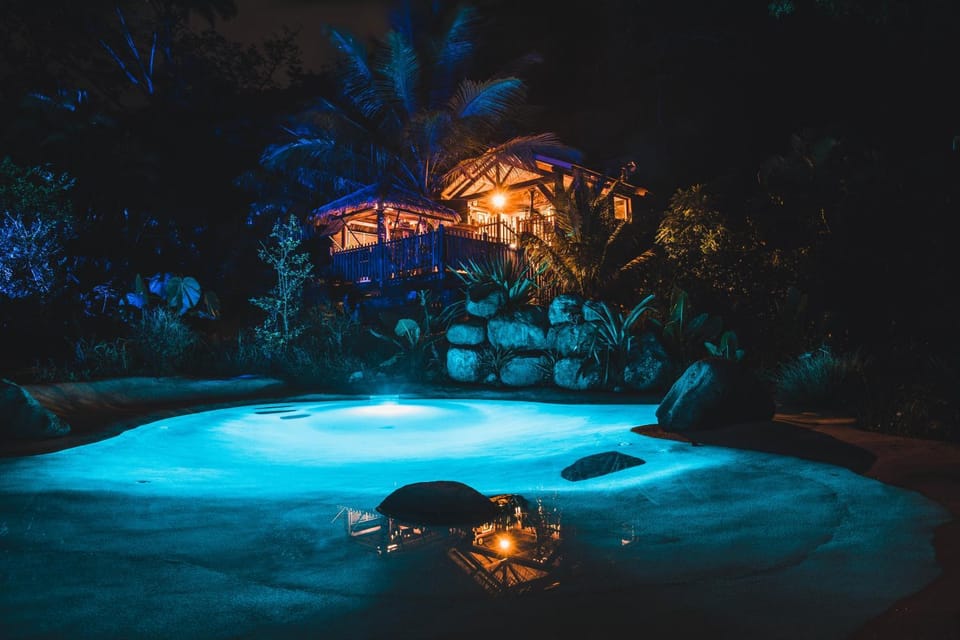 West Indies Cottage, cottages haut de gamme avec piscine, jacuzzi et vue jungle House in Leeward Islands