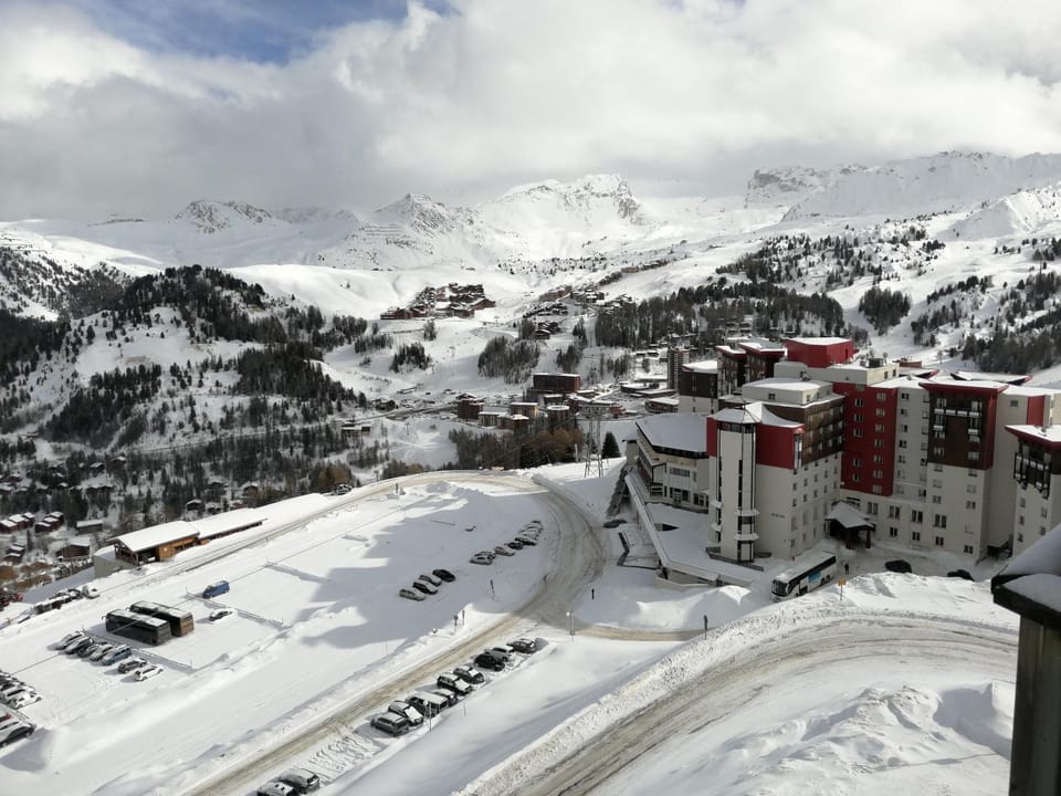 Bird's eye view, Skiing, Cycling, Landmark view, Mountain view