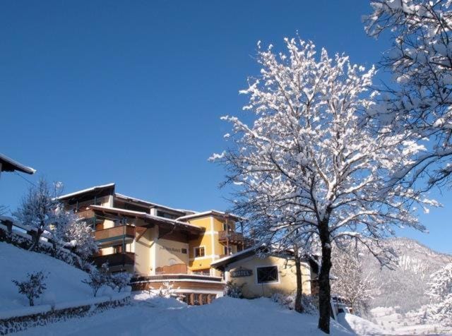 Nearby landmark, Off site, Winter, On site