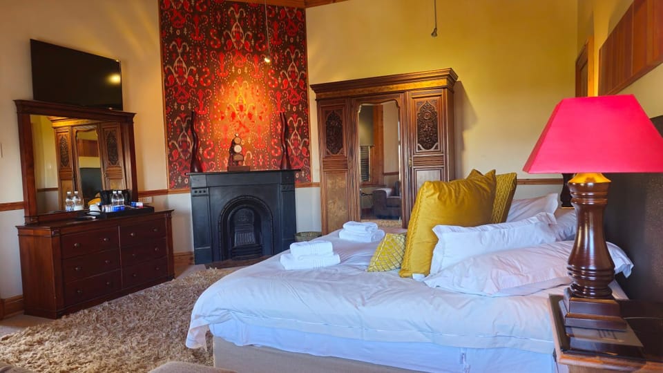 Bed, TV and multimedia, Bedroom, fireplace, wardrobe