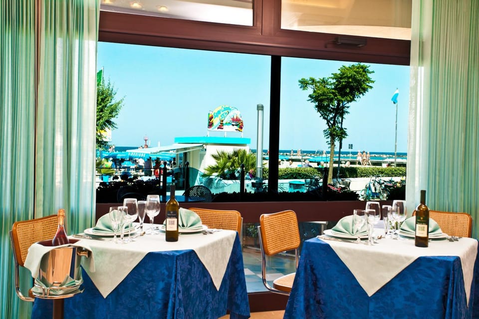Restaurant/places to eat, Landmark view, Sea view