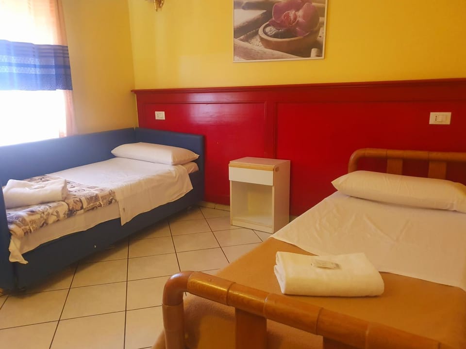 Photo of the whole room, Bedroom, towels