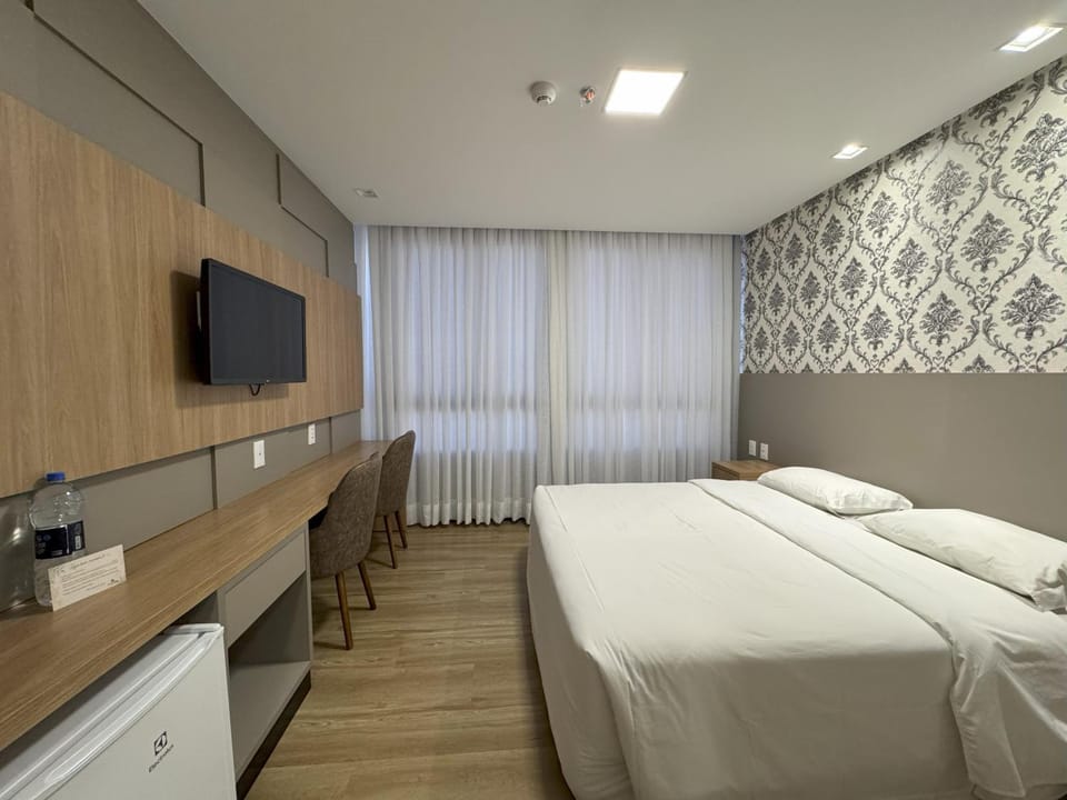 Bed, Photo of the whole room, Bedroom, minibar