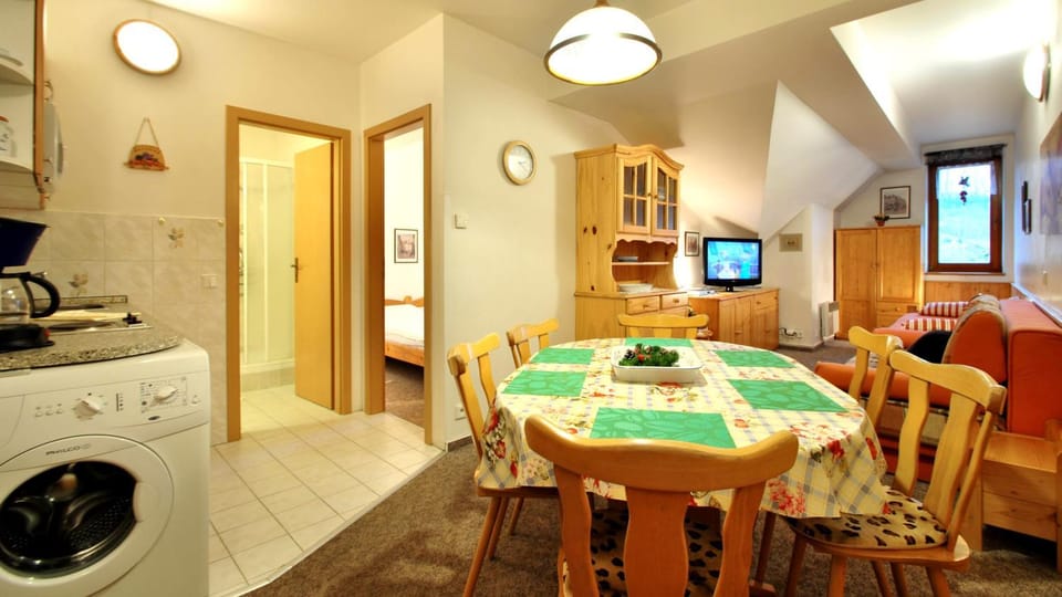 Kitchen or kitchenette, Living room, Dining area, Bedroom