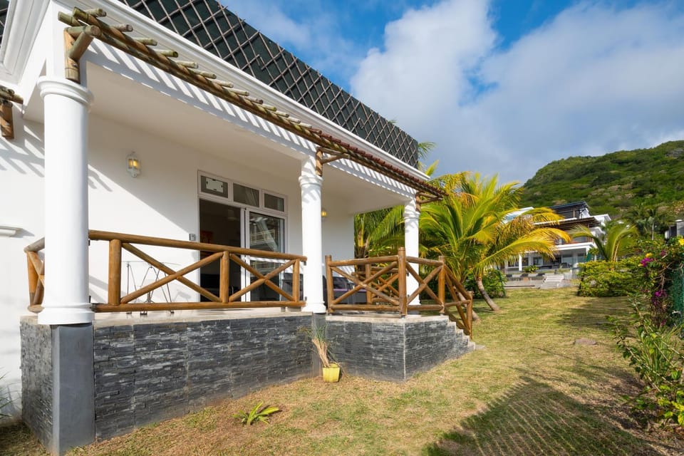 Twakila Sunset Suites Apartment in Rivière Noire District, Mauritius