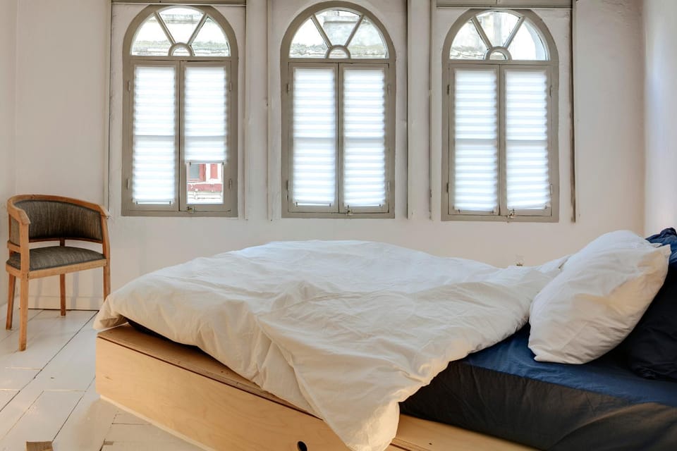 Bed, Bedroom, Quiet street view