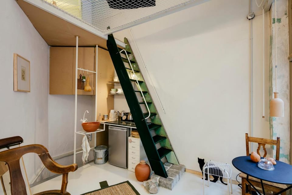 Kitchen or kitchenette, Living room, Seating area, Dining area