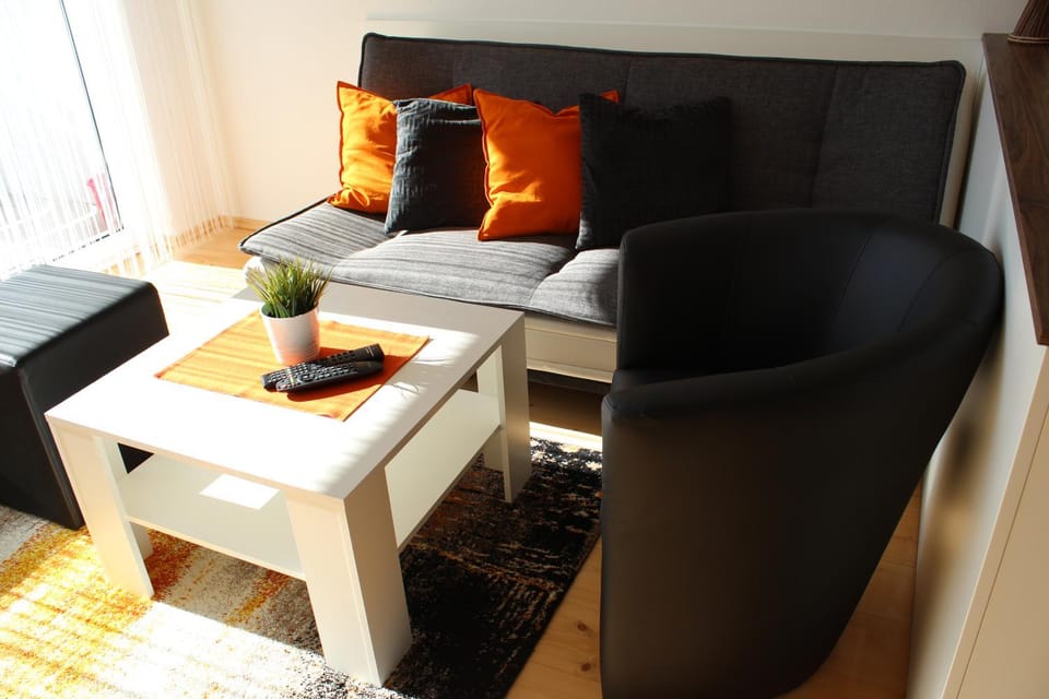 Living room, Photo of the whole room, Decorative detail, Seating area