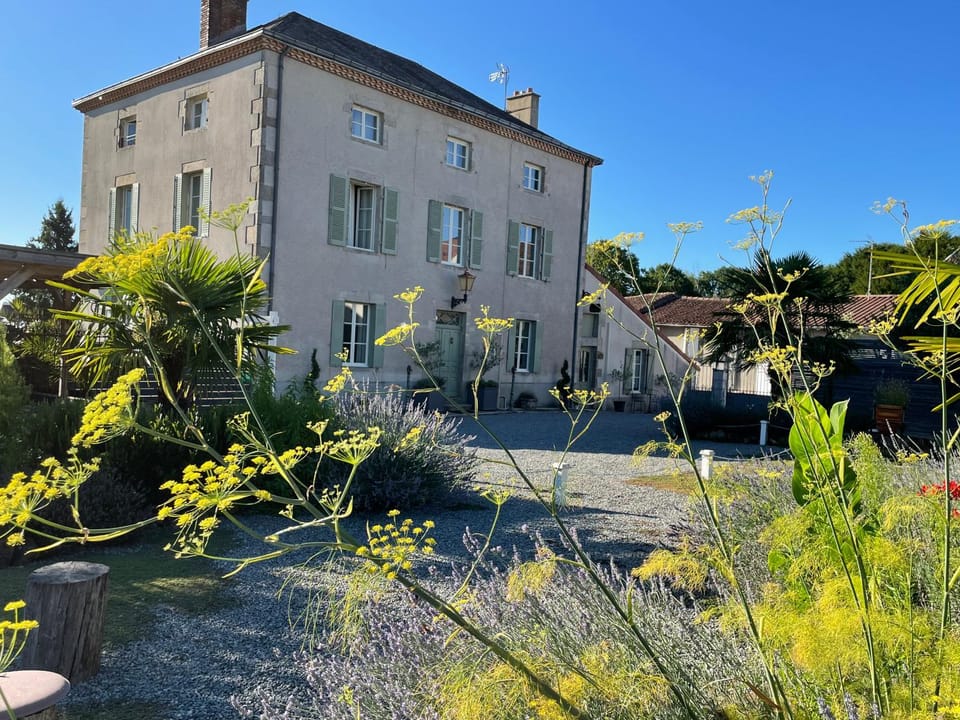 Maison Hirondelles Hôtes Bed and Breakfast in Nouvelle-Aquitaine