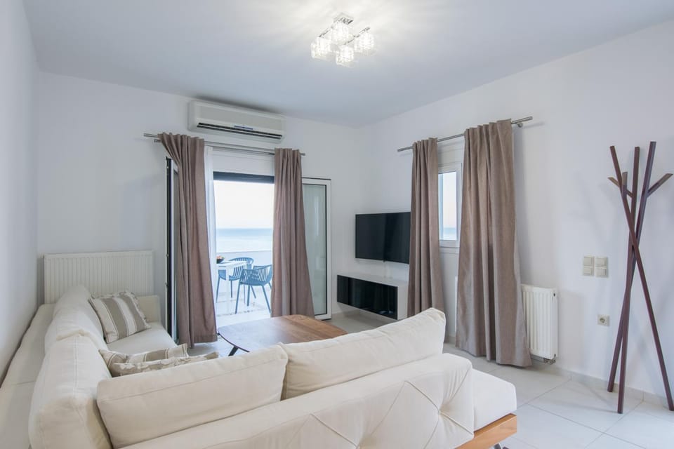 TV and multimedia, Living room, Seating area, Sea view