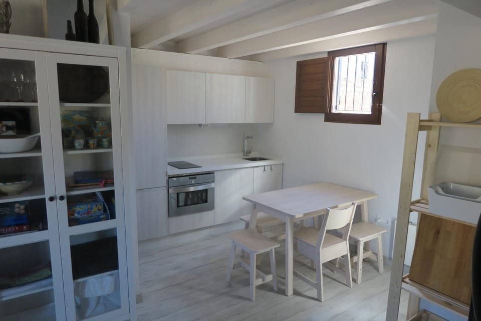 Coffee/tea facilities, Kitchen or kitchenette