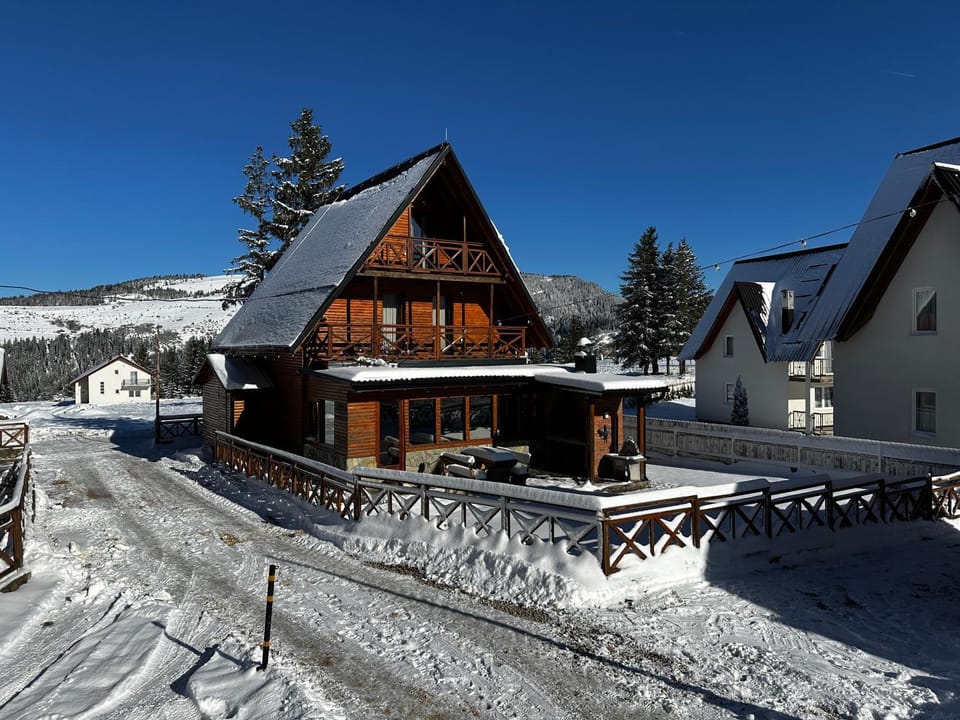 Property building, Day, Natural landscape, Winter, Mountain view