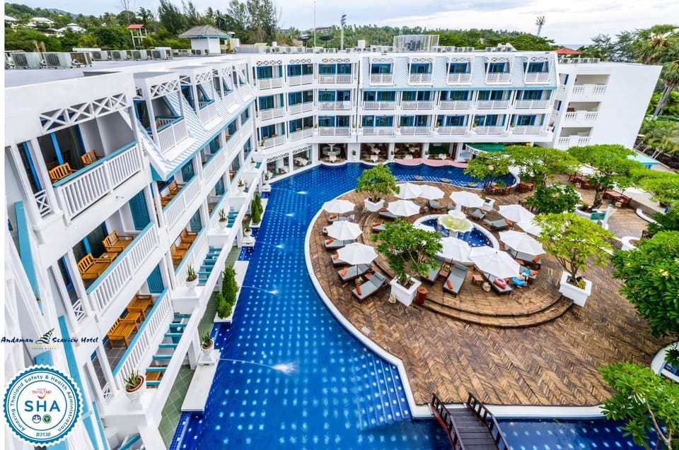 Property building, Day, Pool view, Swimming pool, sunbed