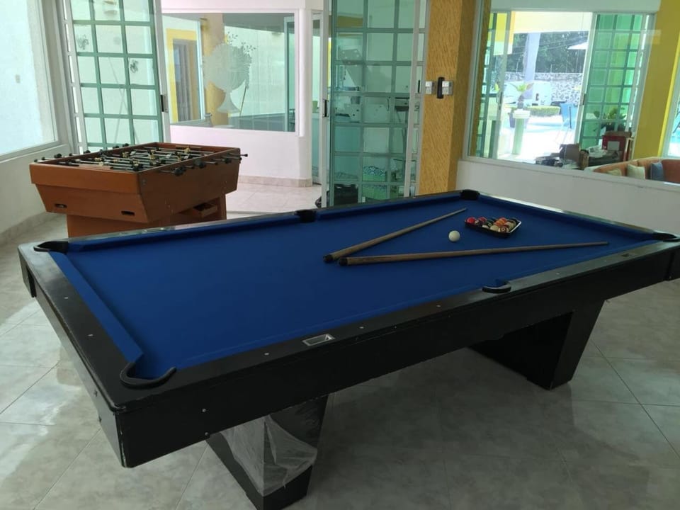 Billiard, Game Room