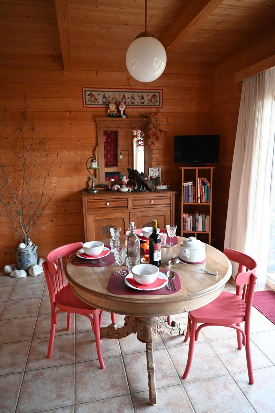 TV and multimedia, Food and drinks, Dining area