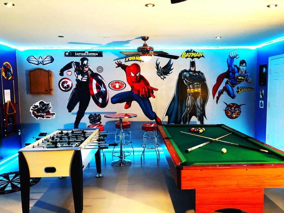 Billiard, Darts, Game Room, TV and multimedia, Photo of the whole room, Decorative detail, Evening entertainment