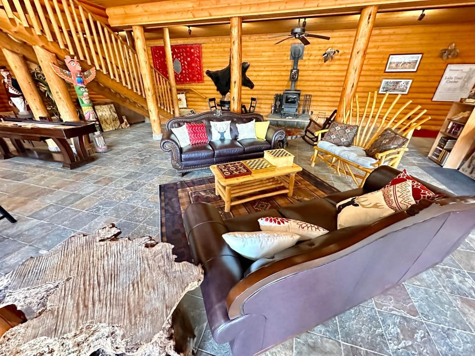 Communal lounge/ TV room, Lobby or reception