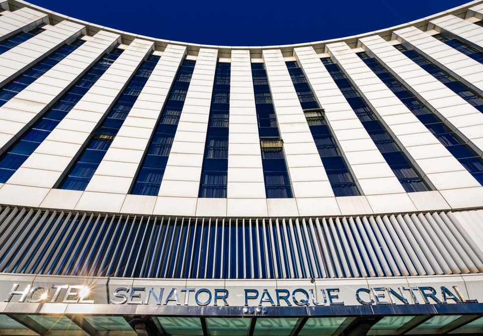 Facade/entrance, Bird's eye view