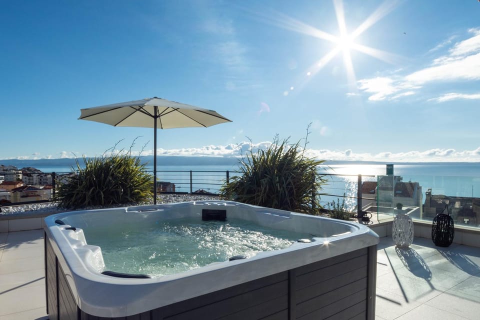 Day, Summer, Hot Tub, View (from property/room), Balcony/Terrace, Photo of the whole room, Decorative detail, Sea view, Area and facilities, Time of day, sunbed