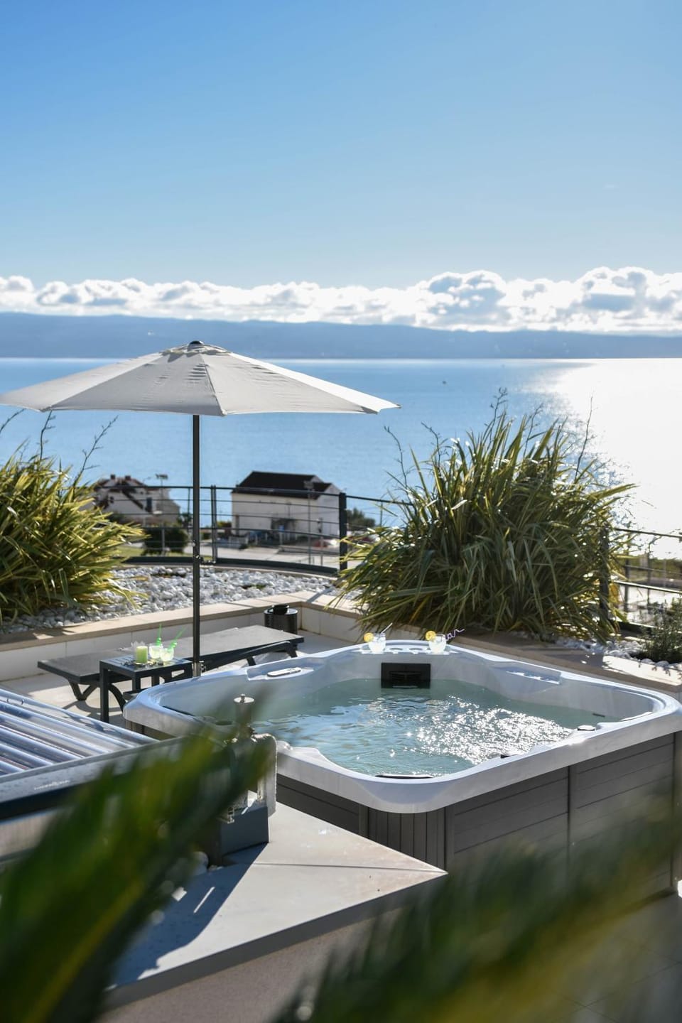 Day, Summer, Hot Tub, View (from property/room), Balcony/Terrace, Photo of the whole room, Decorative detail, Sea view, Area and facilities, Time of day, sunbed