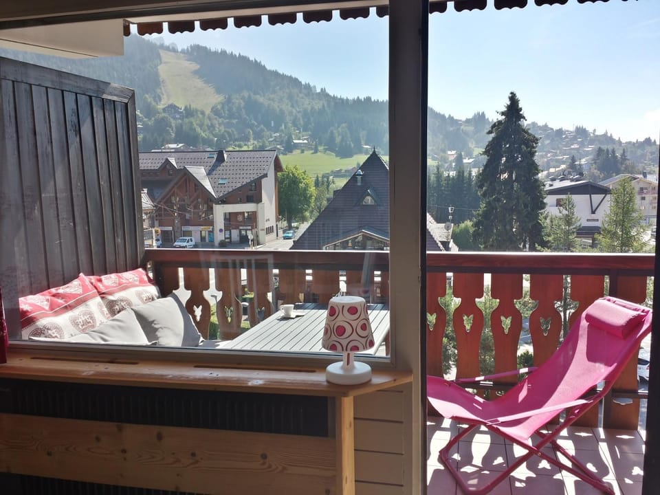 Patio, Spring, Day, Summer, View (from property/room), Balcony/Terrace, Dining area, Autumn, On site, Mountain view