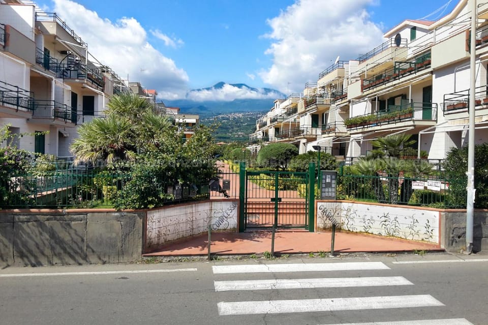 Property building, Nearby landmark, Spring, Day, Summer, Garden, On site, Mountain view, Street view