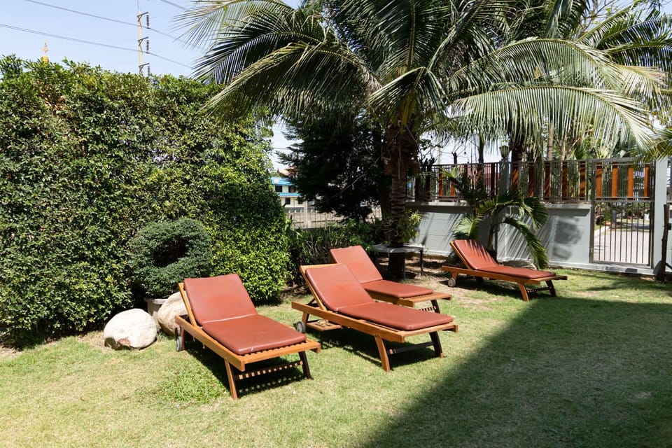 Property building, Day, Garden, Garden view