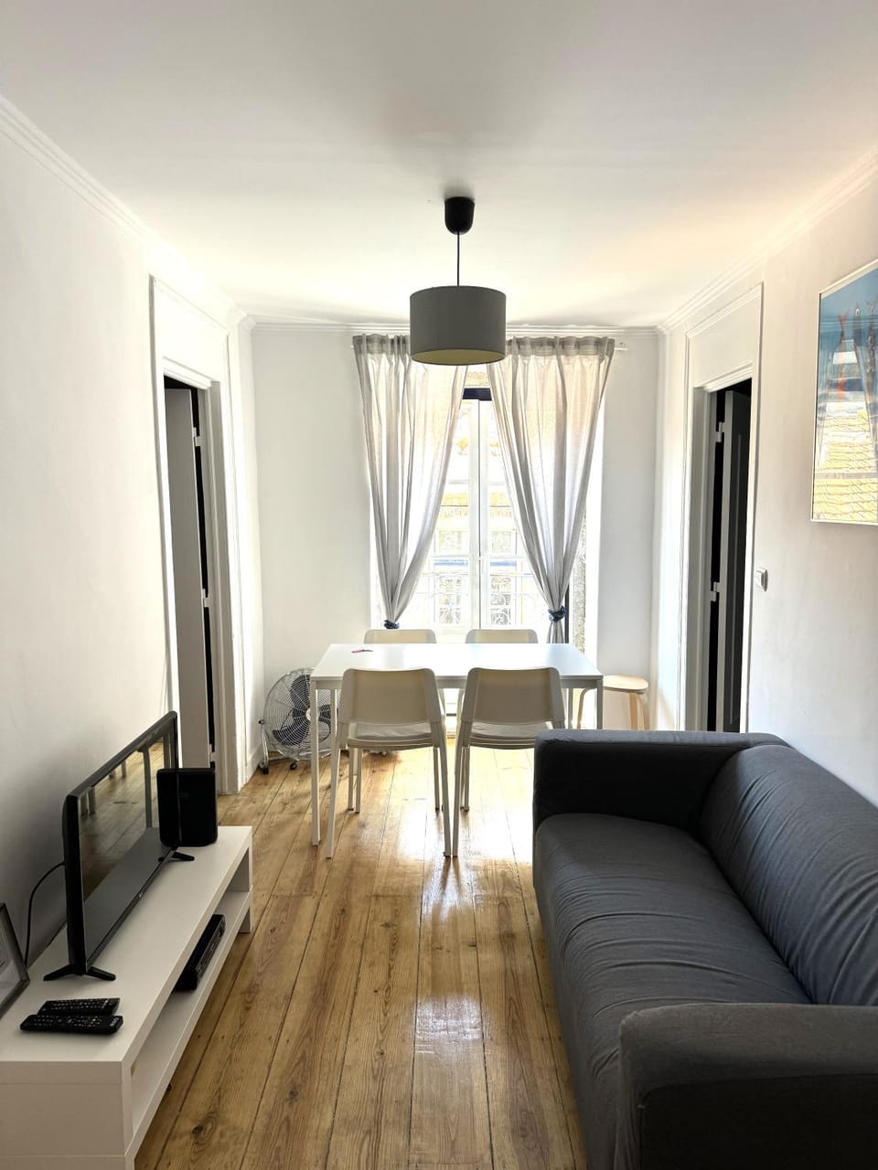 Communal lounge/ TV room, TV and multimedia, Living room, Seating area, Dining area