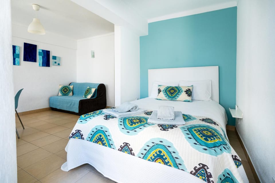 Bed, Living room