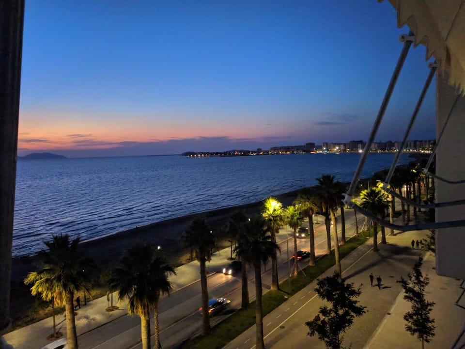 Sea view, Street view