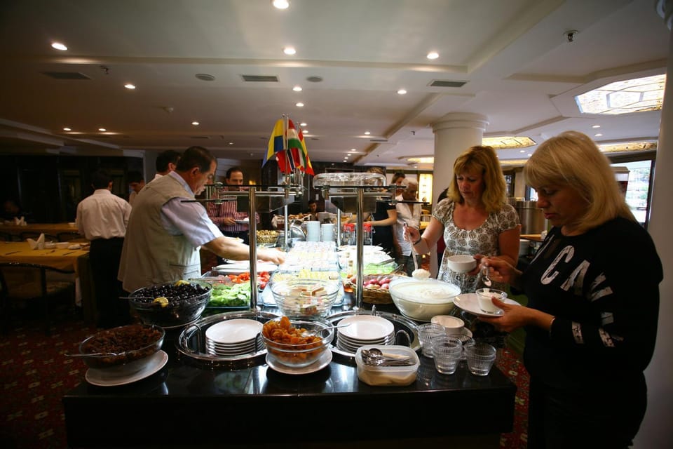 Restaurant/places to eat, Food close-up, Food and drinks, Food, Meals, Buffet breakfast, Lunch, Dinner, Drinks, Alcoholic drinks, Non alcoholic drinks