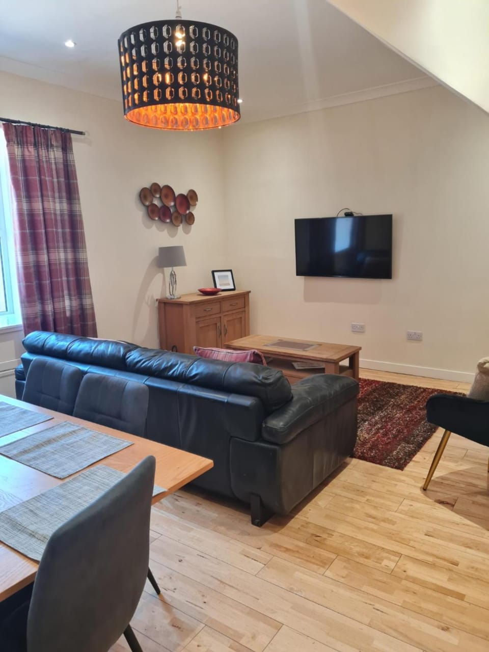 Communal lounge/ TV room, TV and multimedia, Living room, Seating area, Dining area, Evening entertainment