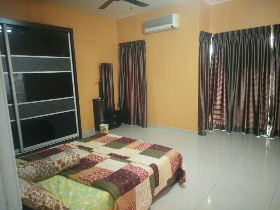 Balcony/Terrace, Bedroom, Mountain view