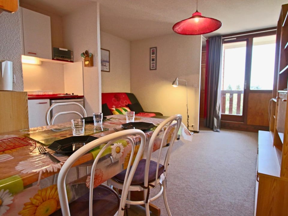 Studio cabine 4 pers, sud, pistes, Chamrousse - FR-1-340-75 Cabin in Provence