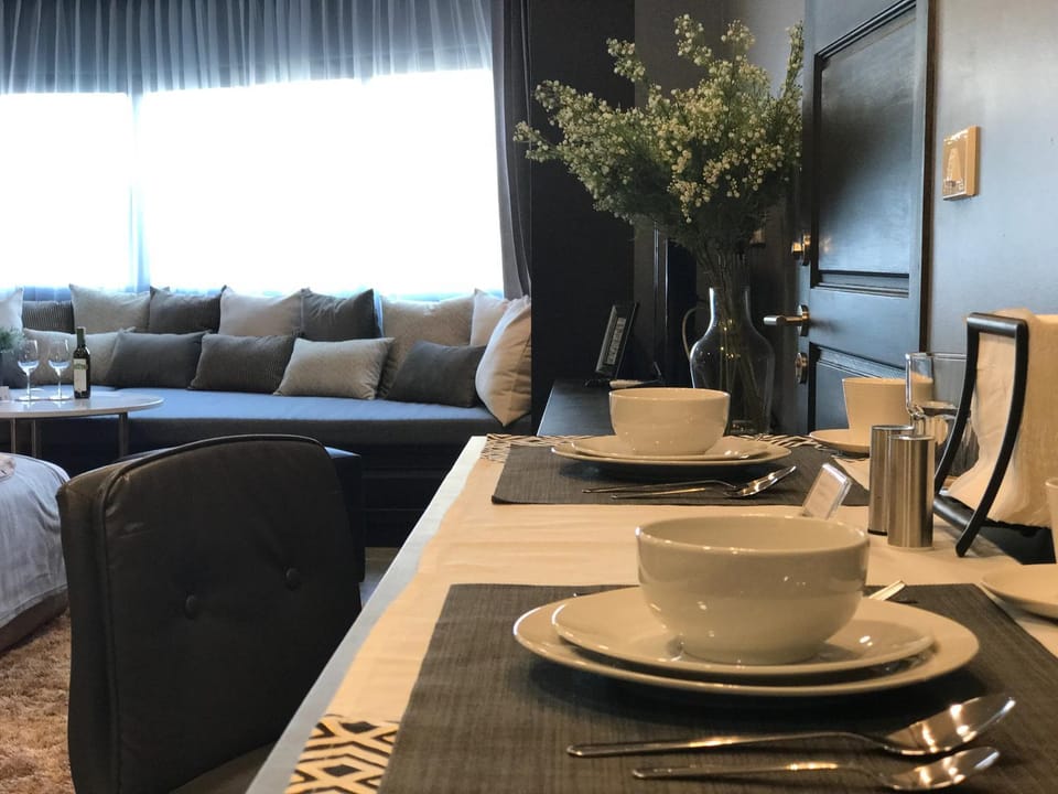 Kitchen or kitchenette, Seating area