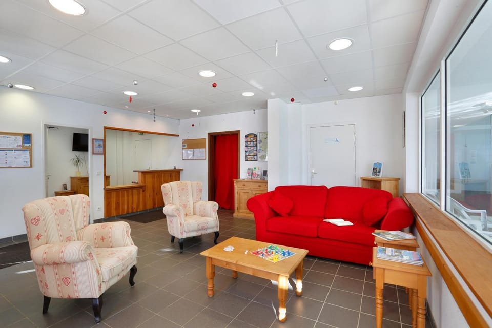 Communal lounge/ TV room, Lobby or reception