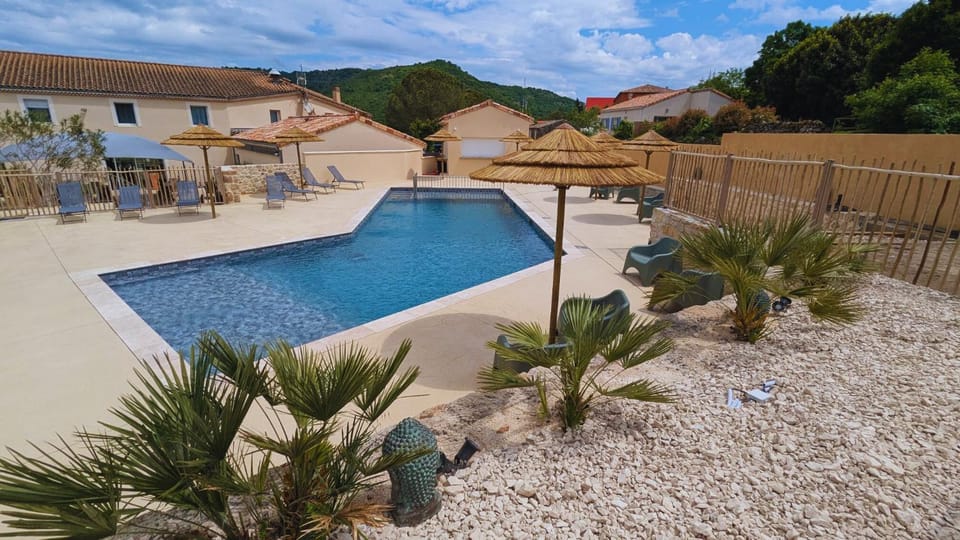 Swimming pool, Swimming pool